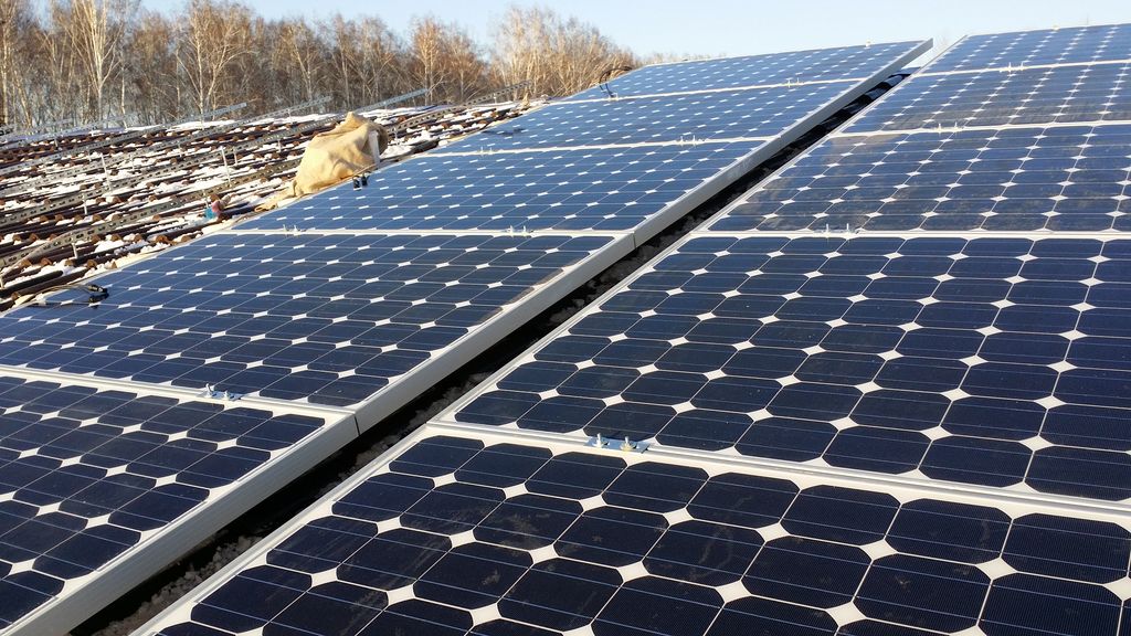 Солнечная ферма из 60 панелей, общей мощностью 15кВт