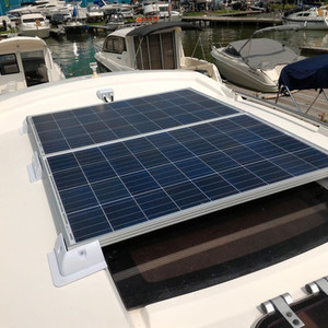 Размещение солнечных батарей на крыше катера